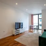Londwell, Canary Wharf Boutique Balcony Apartment