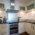 Londwell, Canary Wharf Boutique Balcony Apartment